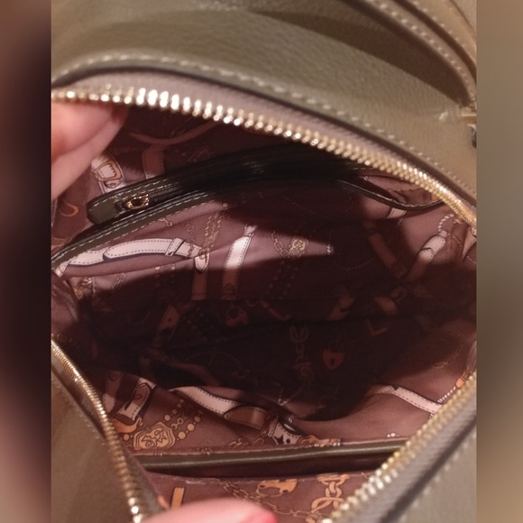 Army green backpack - Picture 5 of 6